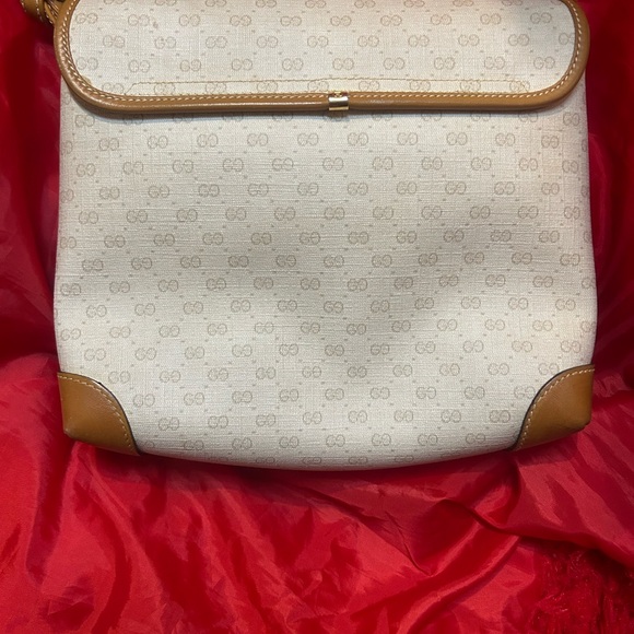 Vintage Gucci Crossbody with Entrupy COA - Picture 4 of 15